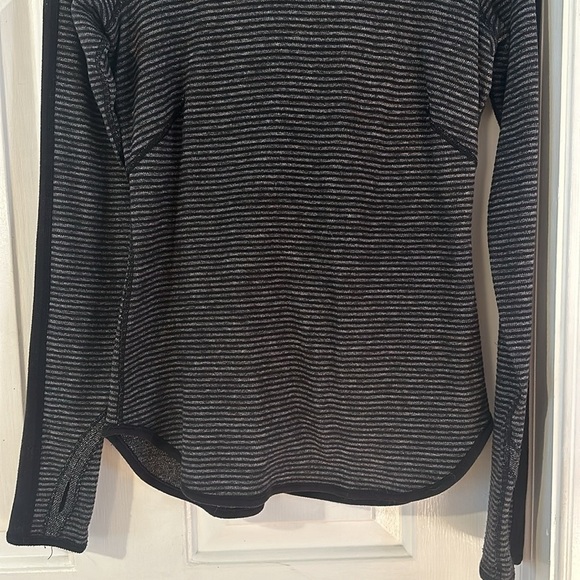 Women’s Lululemon Run Under Long Sleeve Reversible Black & Gray Athletic Top - Picture 3 of 8